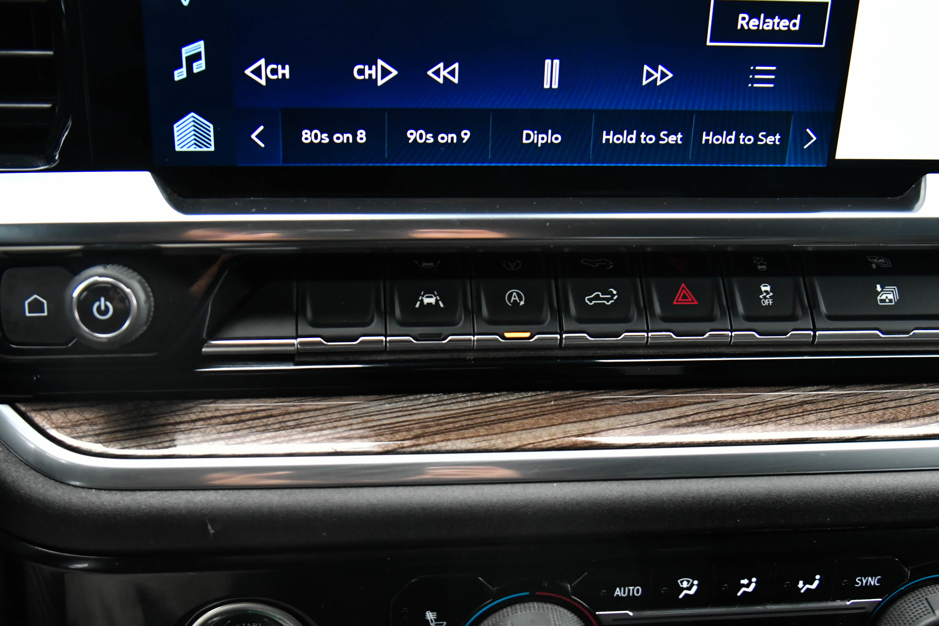 Used 2024 Chevrolet Silverado 1500 LT image 24