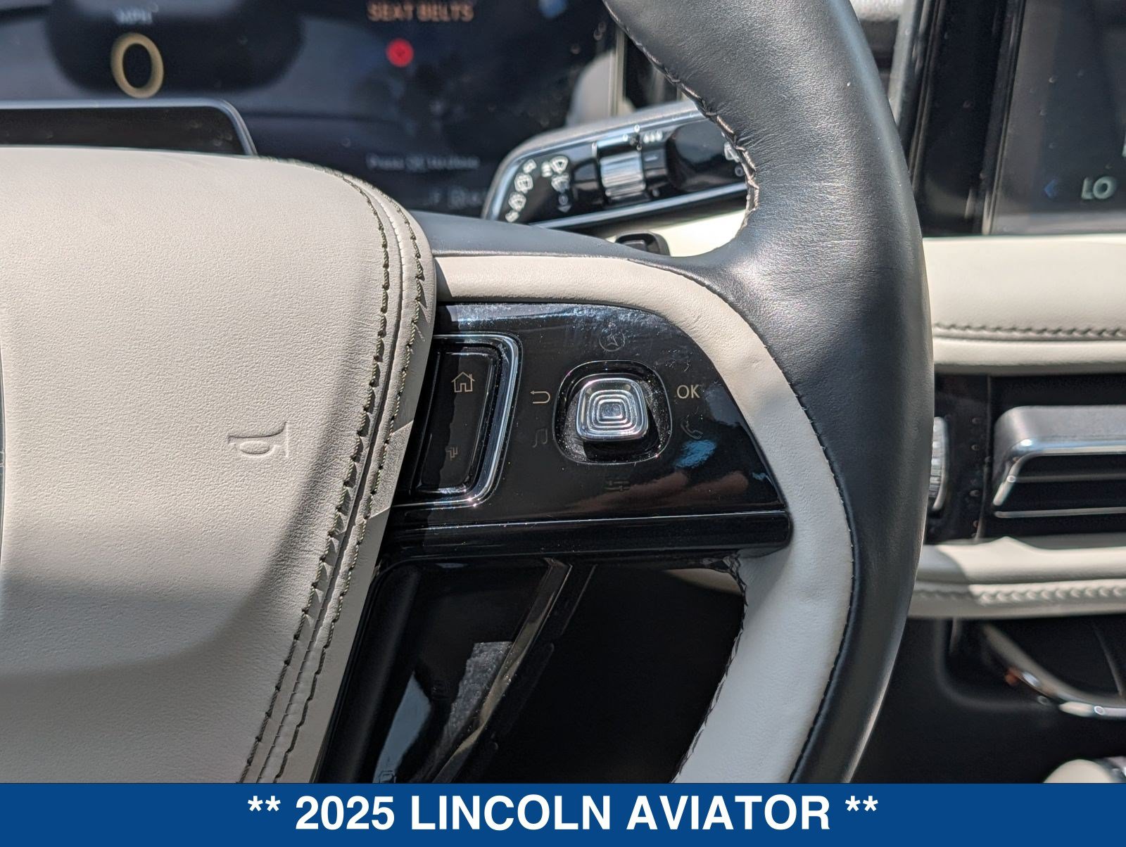 Used 2025 Lincoln Aviator AWD w/ Equipment Group 101A image 29
