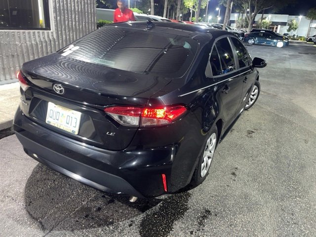 Used 2021 Toyota Corolla LE image 9