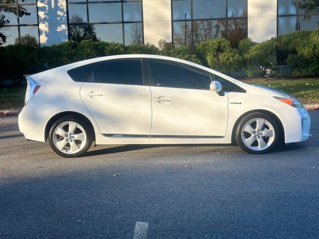 Used 2014 Toyota Prius Five FWD image 8