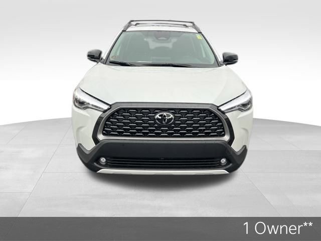 Used 2025 Toyota Corolla Cross XLE image 2