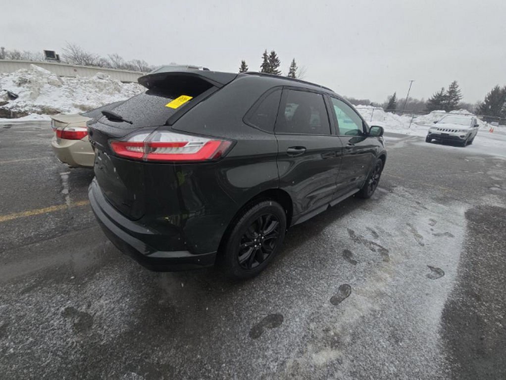 Used 2022 Ford Edge SE w/ Black Appearance Package image 4