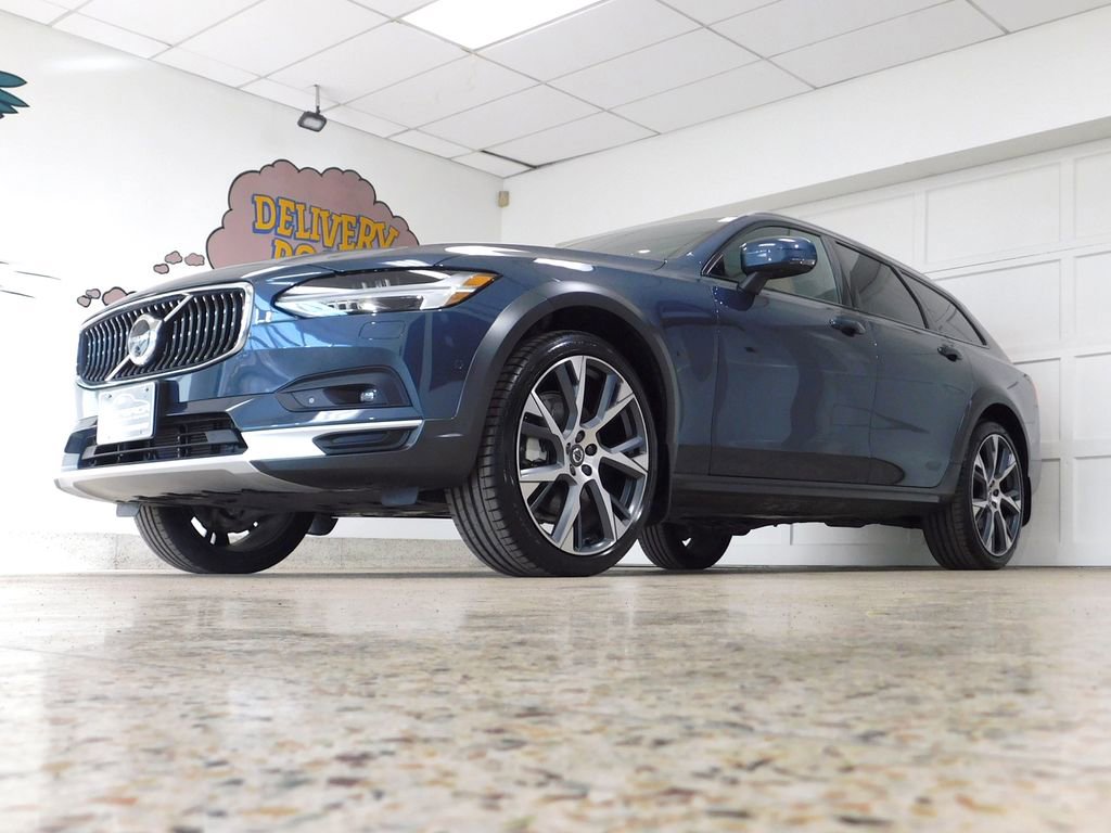 Used 2026 Volvo V90 B6 Cross Country Ultra image 7