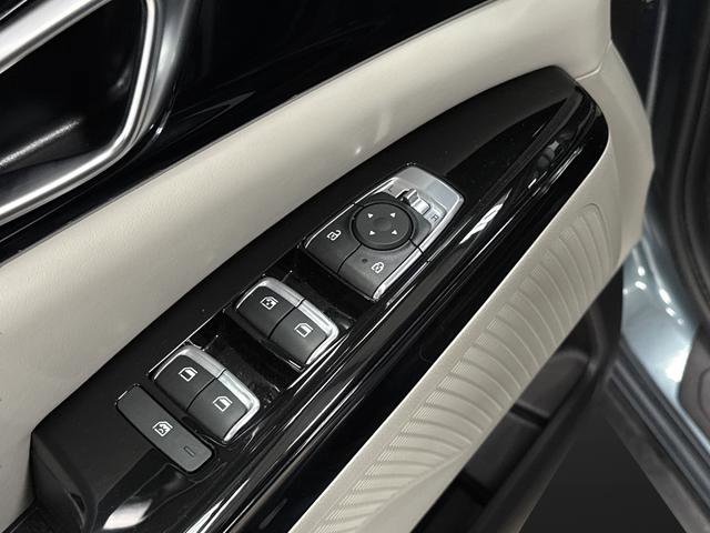 Used 2024 Kia Carnival EX image 27