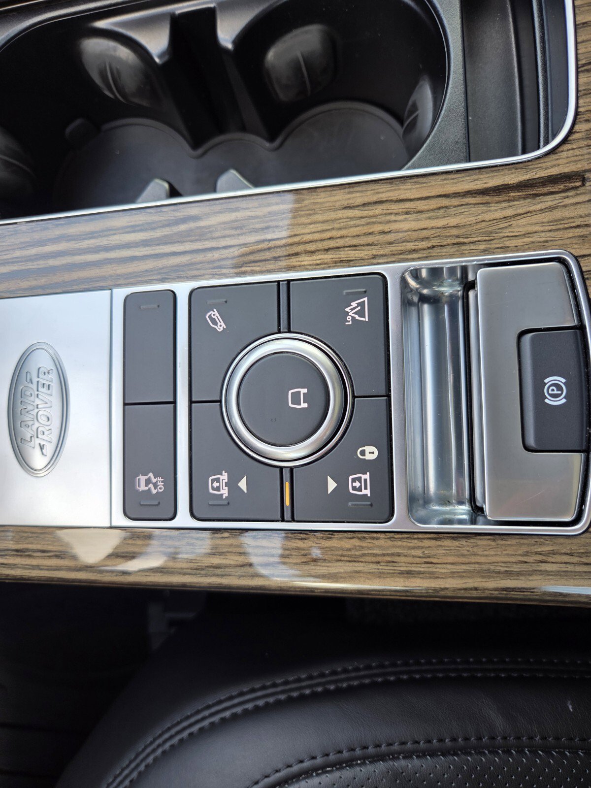 Used 2020 Land Rover Range Rover HSE image 18