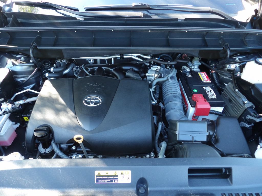 Used 2021 Toyota Highlander XLE FWD image 27