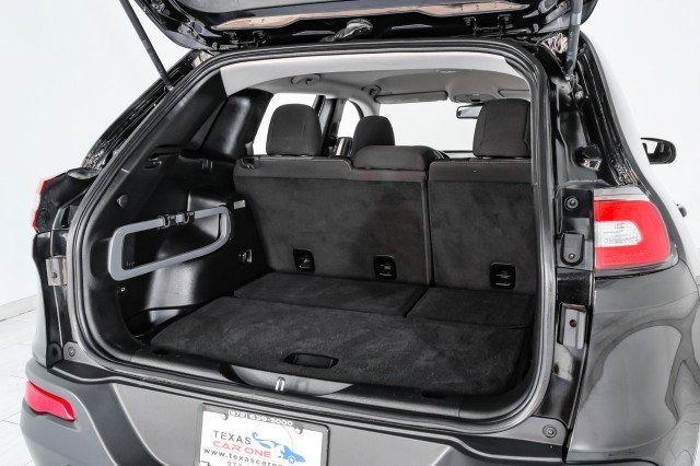 Used 2018 Jeep Cherokee Latitude FWD image 49
