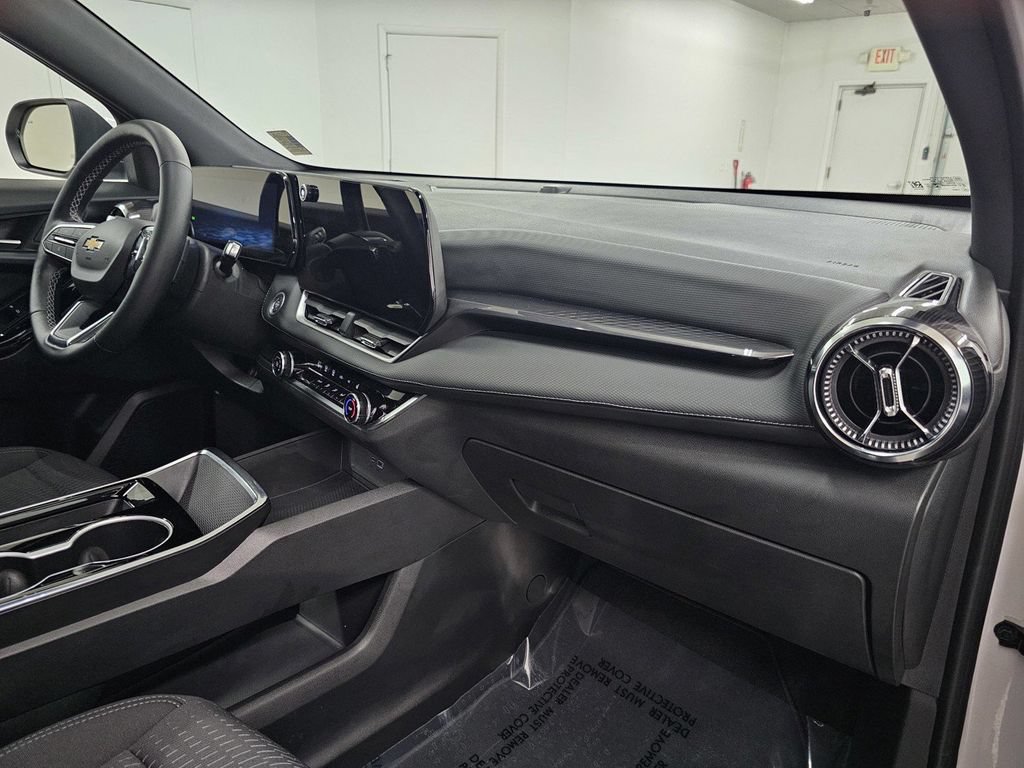 Used 2025 Chevrolet Equinox LT w/ Safety and Technology Package FWD image 12