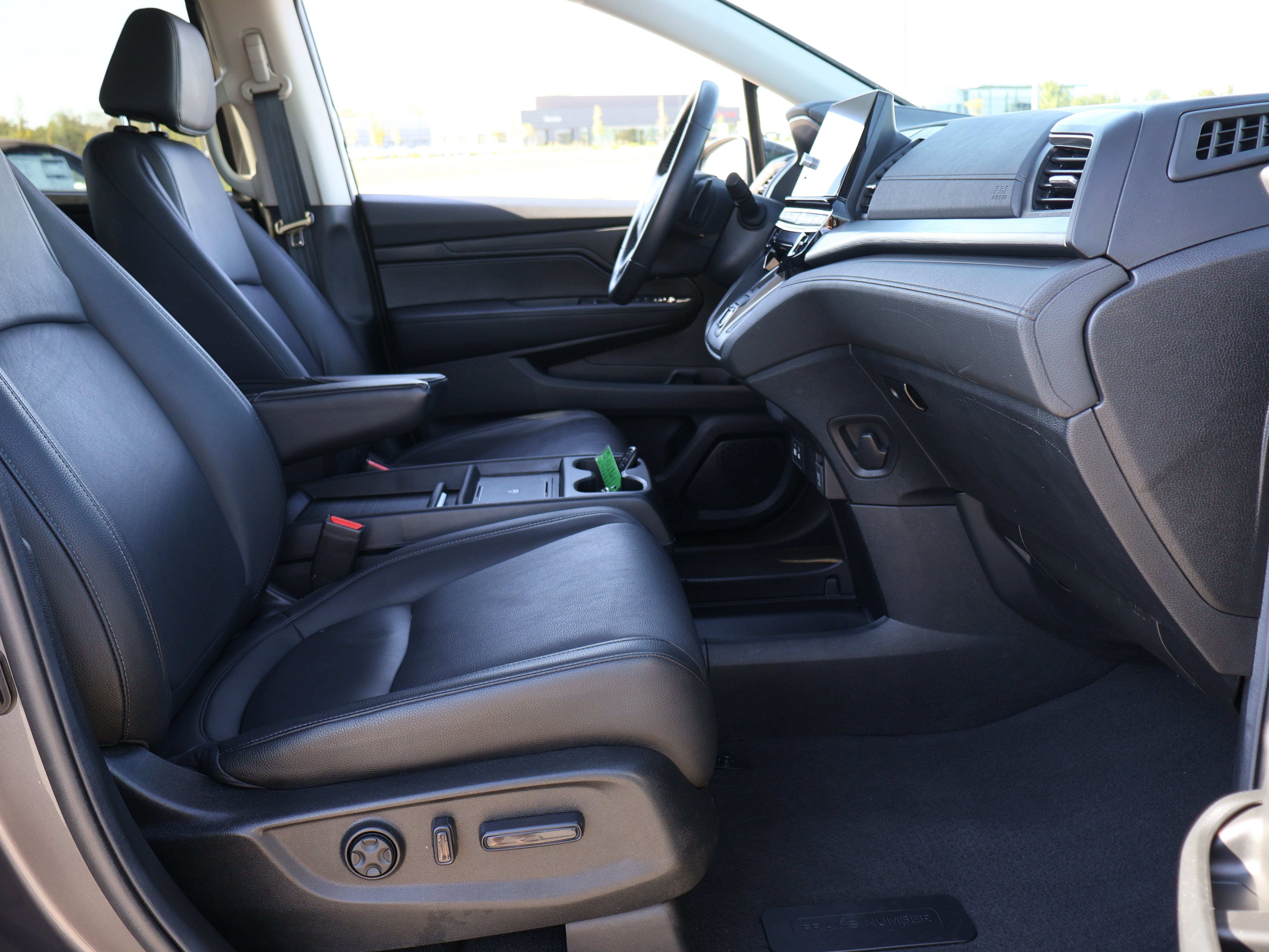Used 2025 Honda Odyssey EX-L image 8