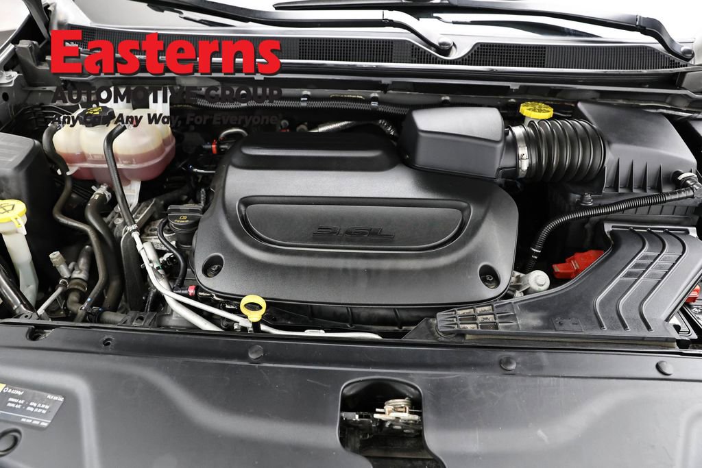 Used 2023 Chrysler Pacifica Touring-L FWD image 7