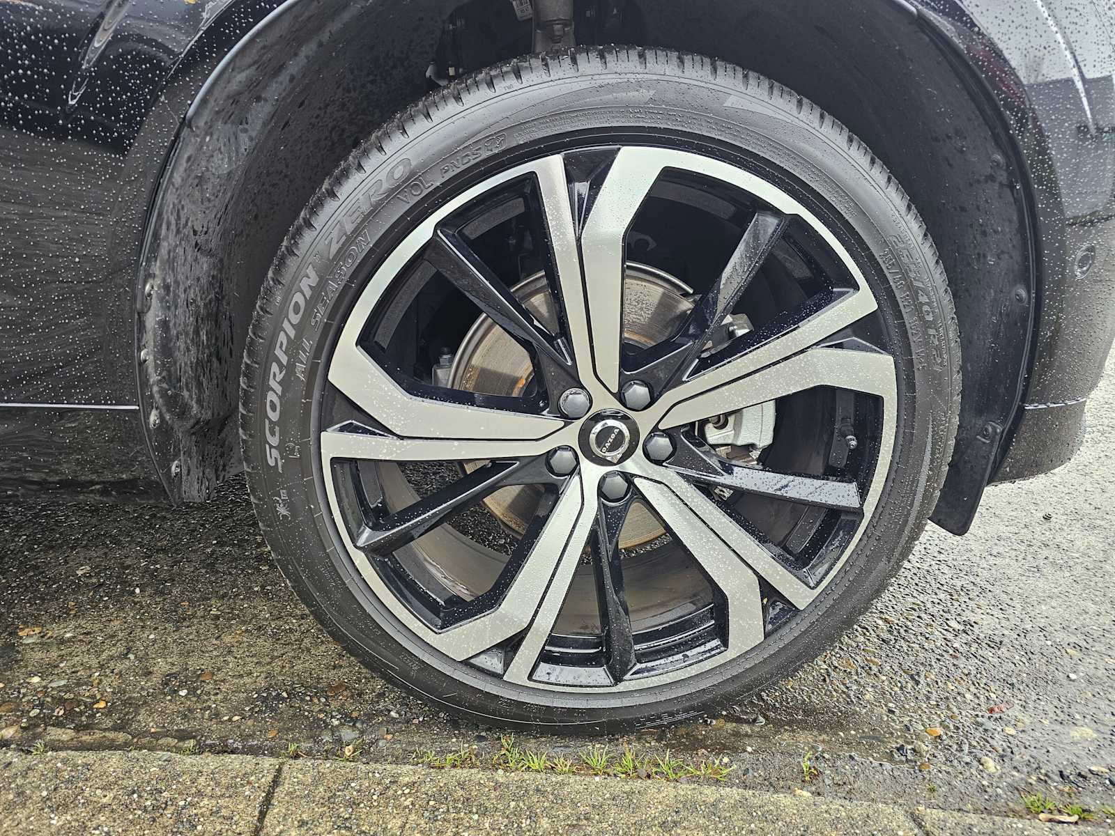 Certified 2023 Volvo XC60 B5 Ultimate image 9