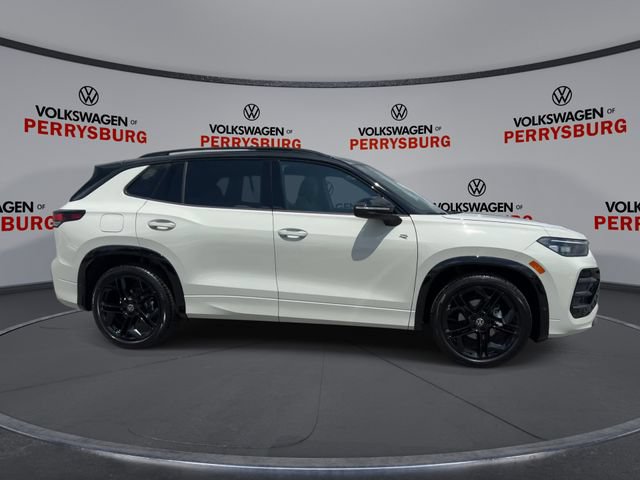 New 2026 Volkswagen Tiguan SE R-Line FWD image 9