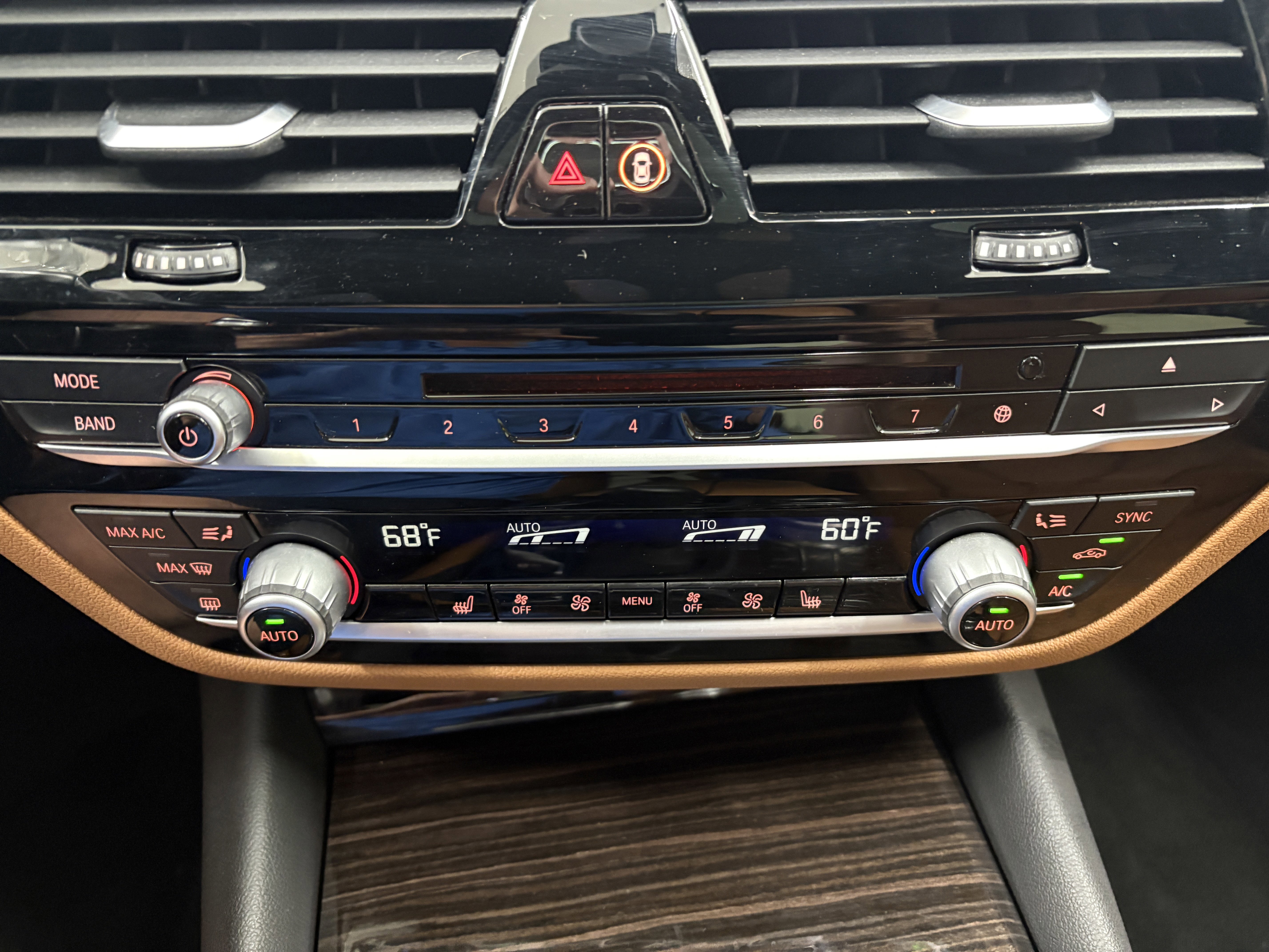 Used 2019 BMW 530e w/ Convenience Package image 18