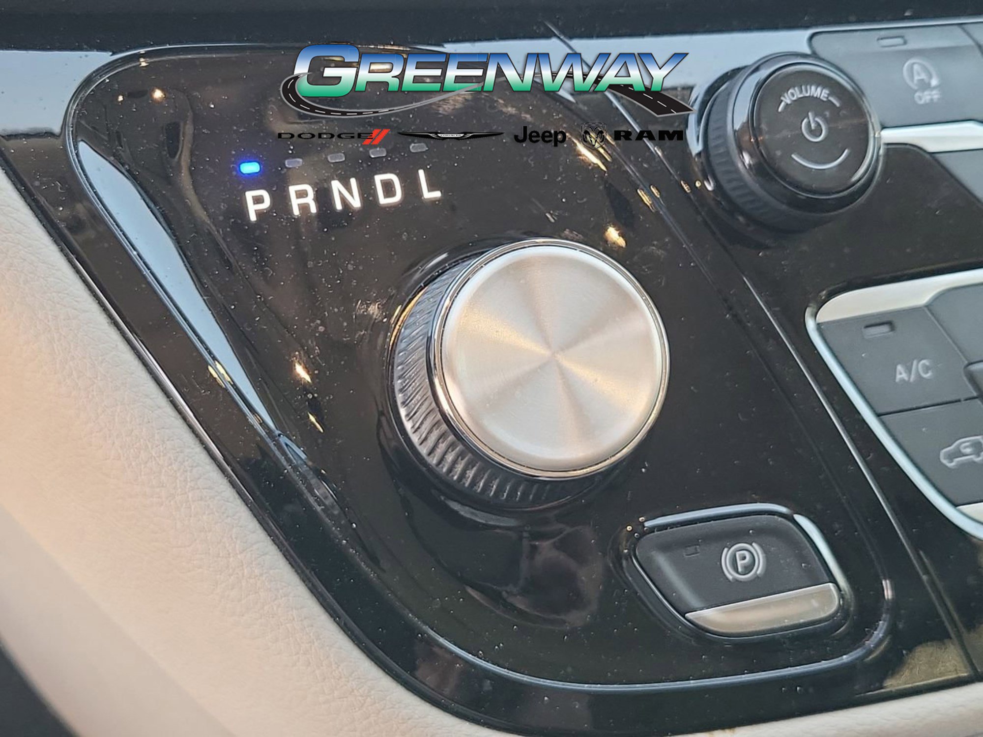 Used 2019 Chrysler Pacifica Limited image 26