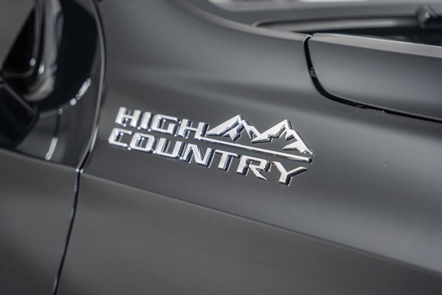 New 2026 Chevrolet Suburban High Country image 17