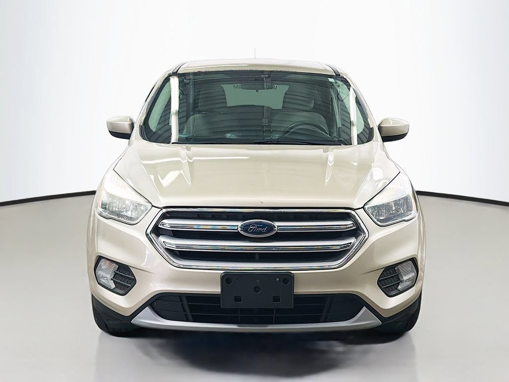 Used 2017 Ford Escape SE FWD image 2