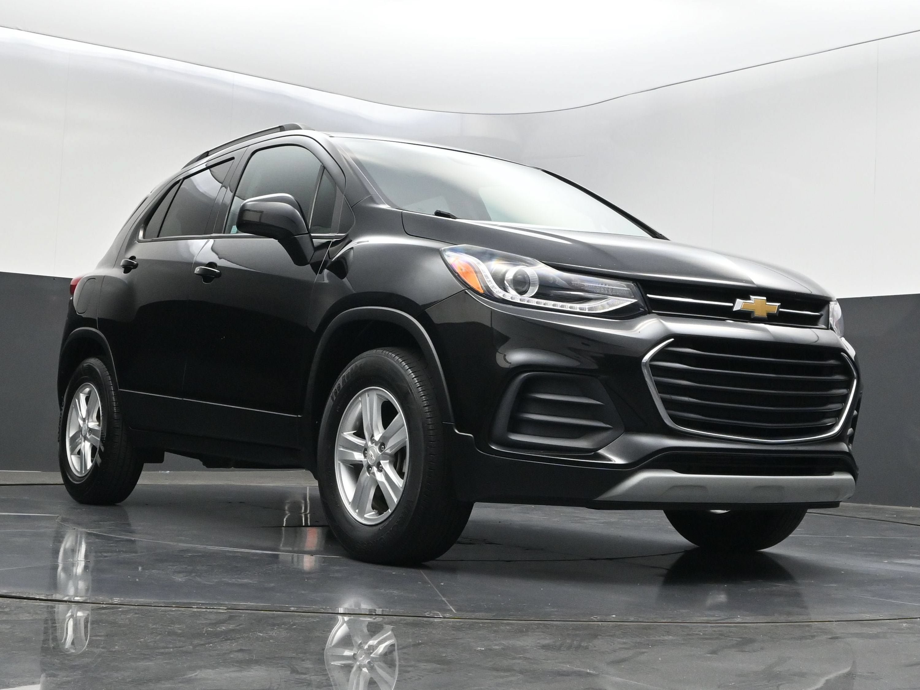 Used 2021 Chevrolet Trax LT w/ Driver Confidence Package AWD/4WD image 32