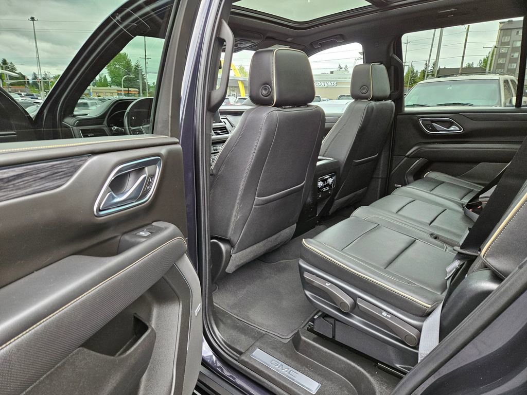 Used 2023 GMC Yukon SLT w/ Max Trailering Package AWD/4WD image 17