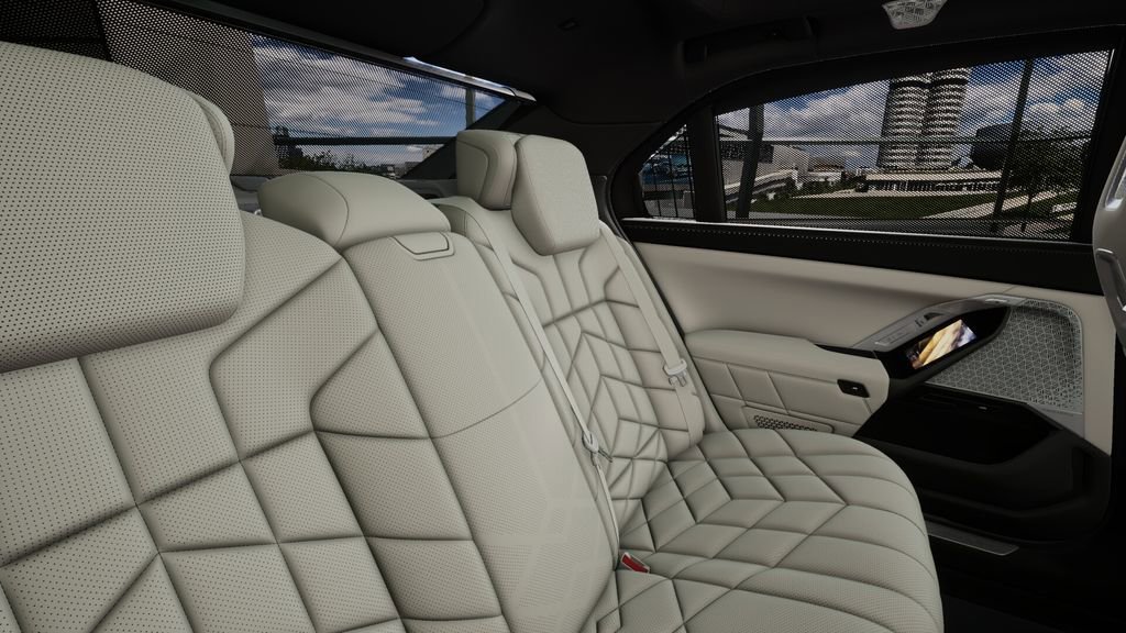 Used 2026 BMW i7 eDrive50 w/ Executive Package image 34