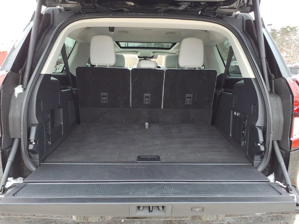 Used 2025 Ford Expedition Max Platinum image 9