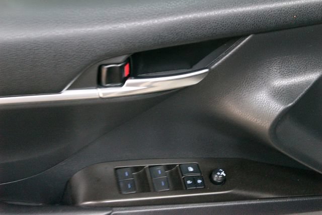 Used 2021 Toyota Camry SE FWD image 12