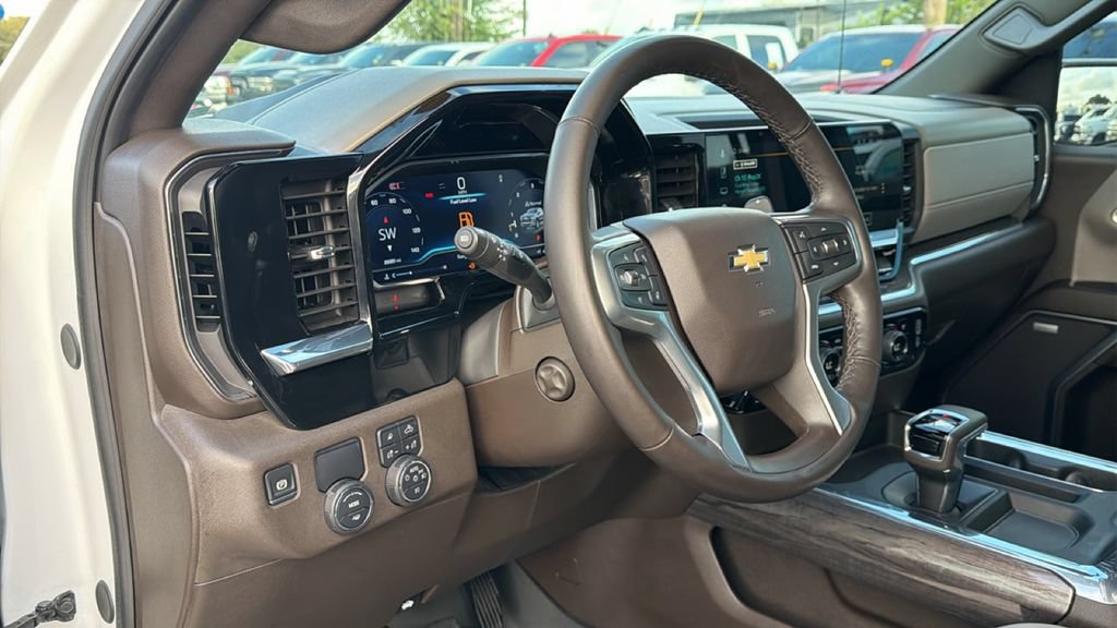 Used 2025 Chevrolet Silverado 1500 LTZ w/ LTZ Premium Package RWD image 17