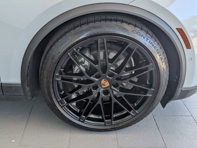 Used 2024 Porsche Macan 4 Electric image 17