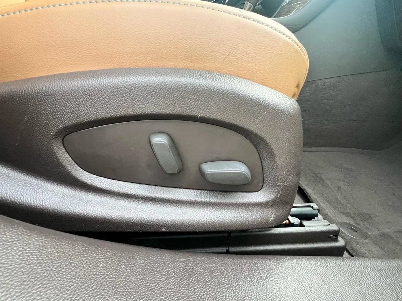 Used 2014 Buick LaCrosse Leather w/ Driver Confidence Package FWD image 27