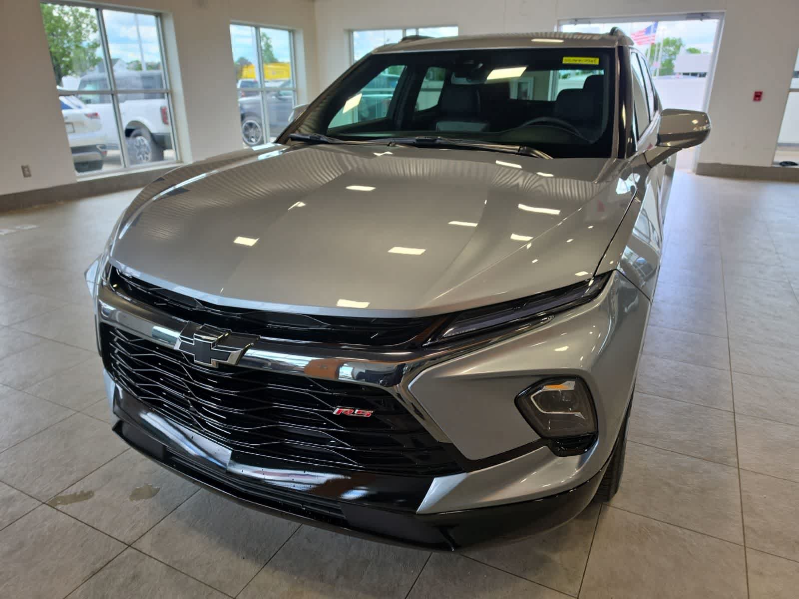 Used 2025 Chevrolet Blazer RS FWD image 2