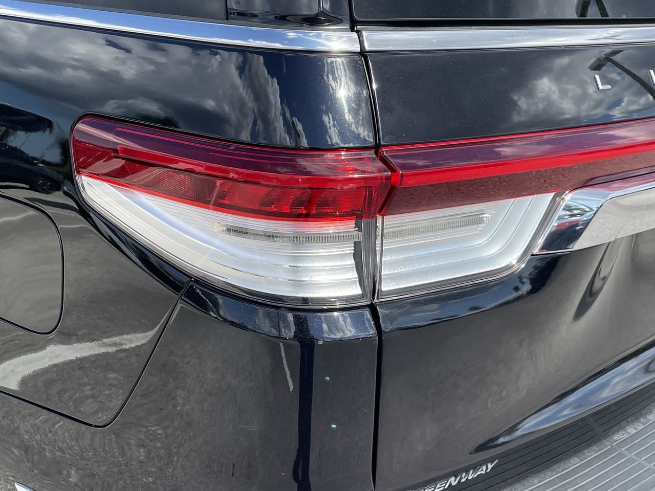 Used 2022 Lincoln Navigator Reserve AWD/4WD image 7