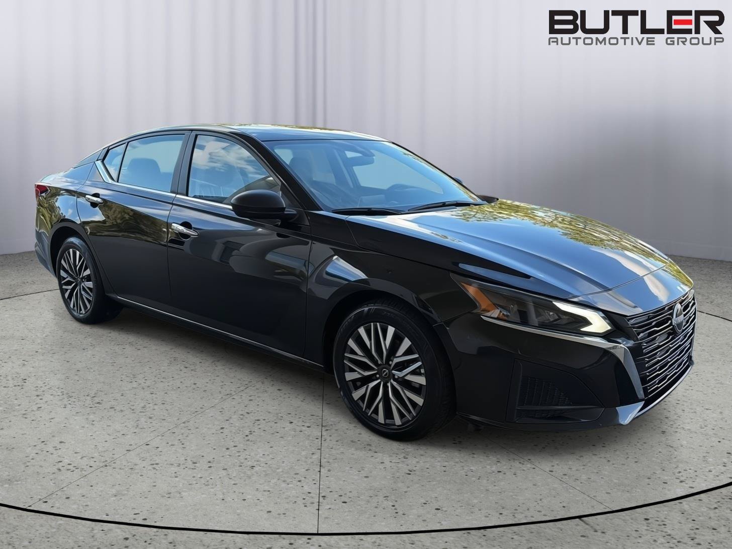 Used 2025 Nissan Altima 2.5 SV FWD image 8