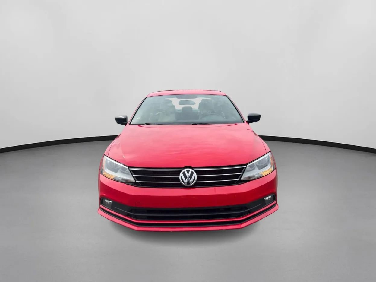 Used 2016 Volkswagen Jetta Sport FWD image 2