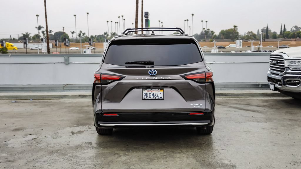 Used 2024 Toyota Sienna Platinum AWD/4WD image 8