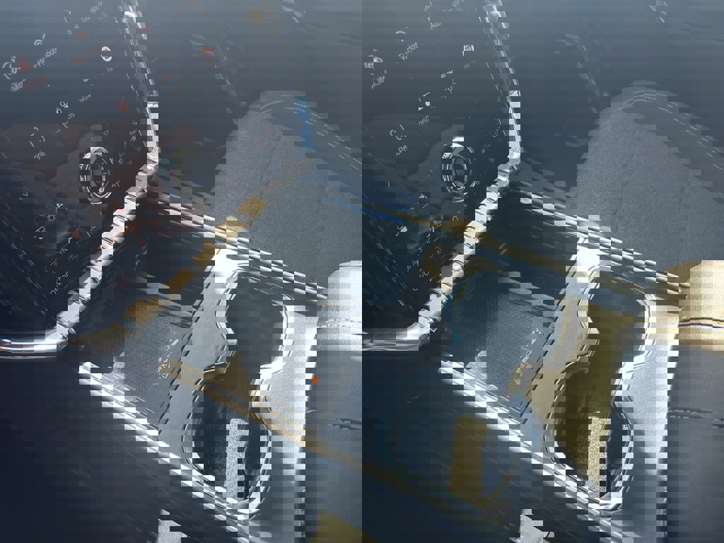 Used 2025 GMC Acadia Elevation image 28