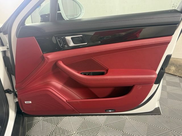 Used 2020 Porsche Panamera RWD image 28