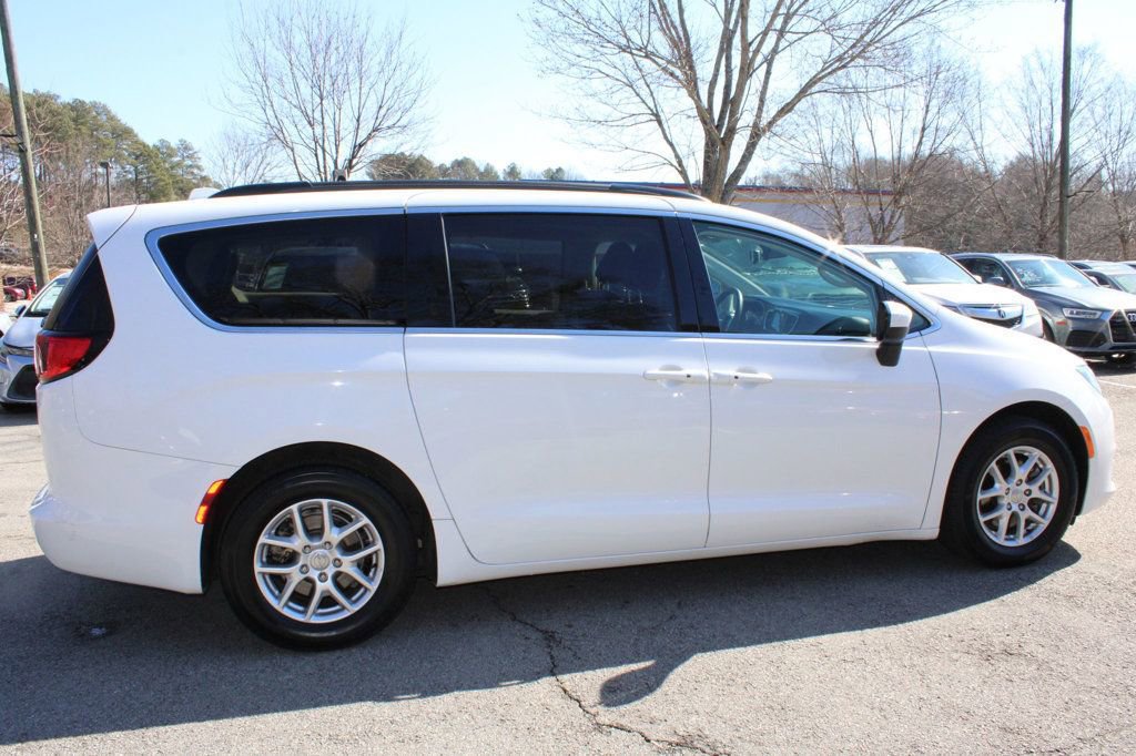 Used 2020 Chrysler Voyager Lxi image 4