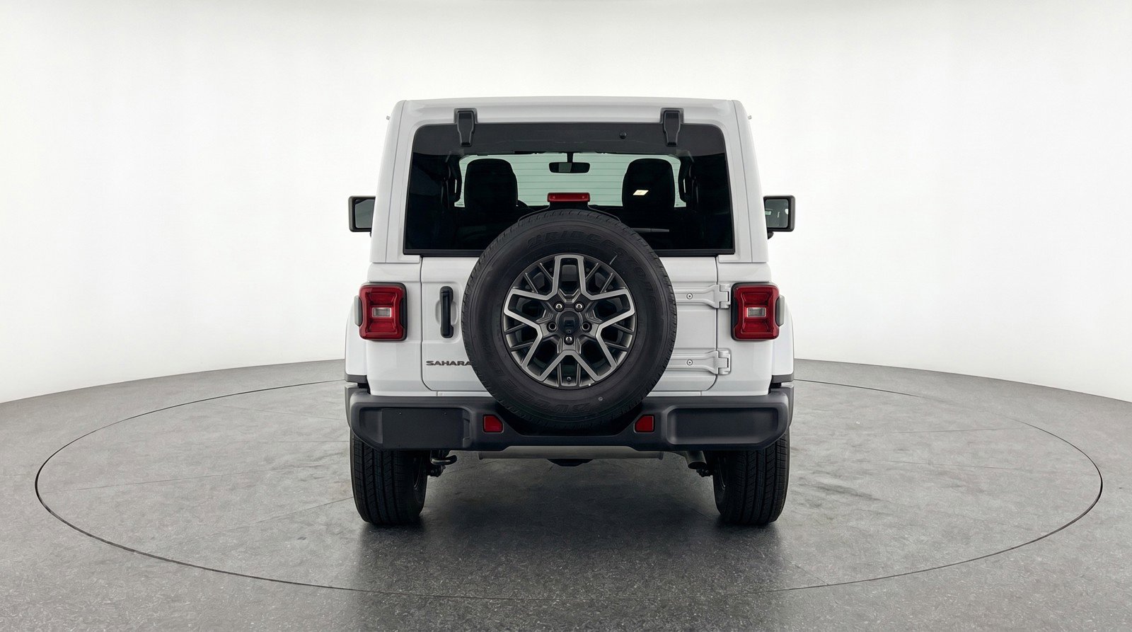 Used 2025 Jeep Wrangler Sahara image 7