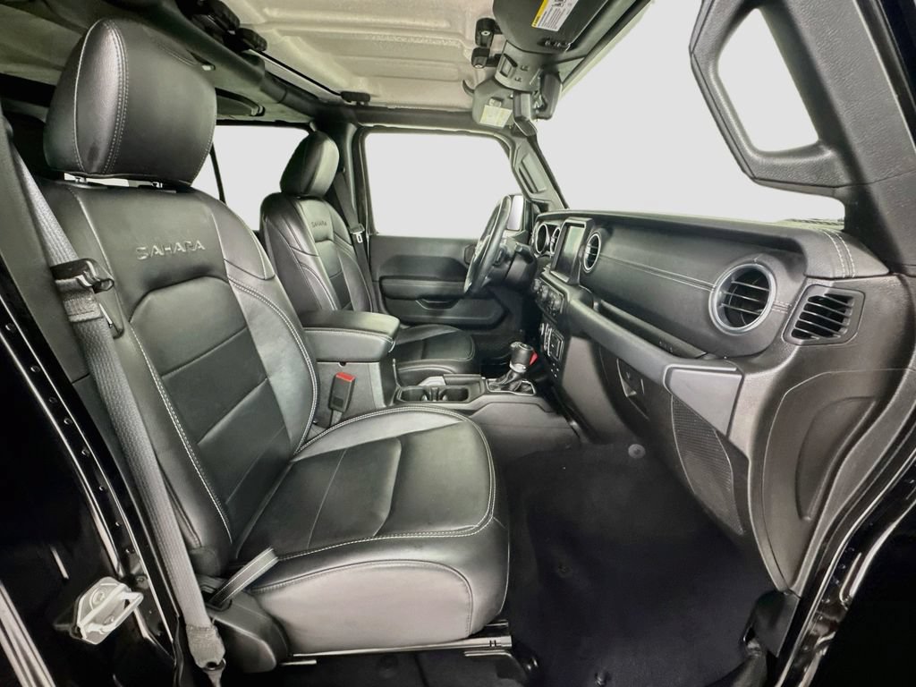Used 2018 Jeep Wrangler Unlimited Sahara AWD/4WD image 29