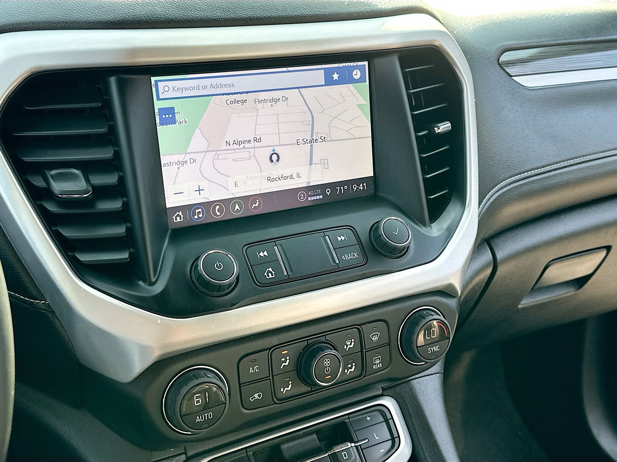 Used 2023 GMC Acadia SLT image 10