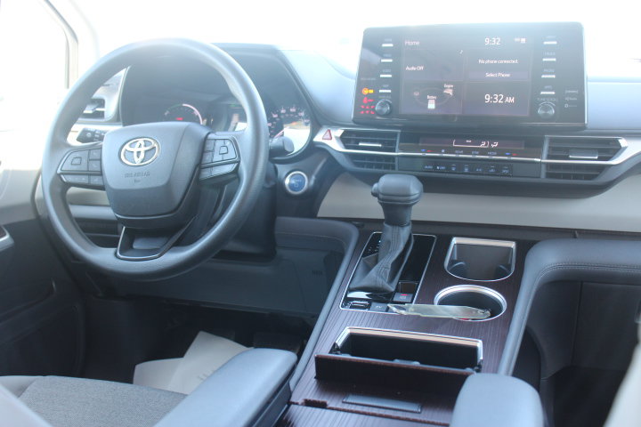 Certified 2024 Toyota Sienna LE FWD image 22