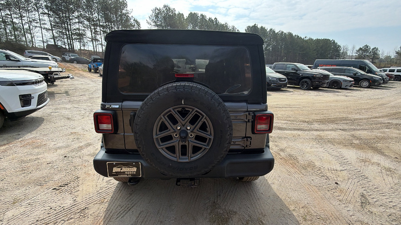Used 2024 Jeep Wrangler Sport S image 9