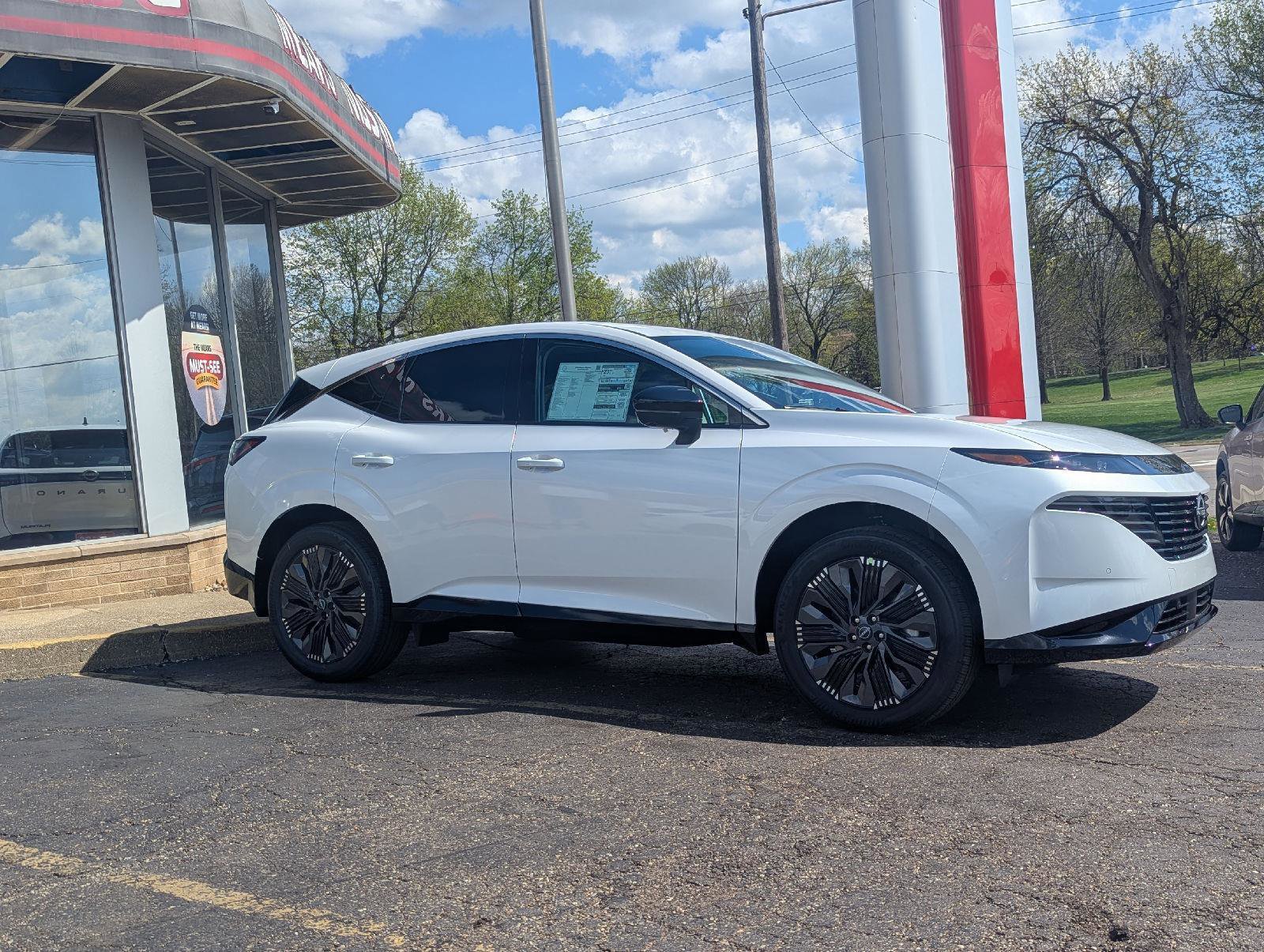 New 2026 Nissan Murano Platinum w/ Cargo Package AWD/4WD image 2