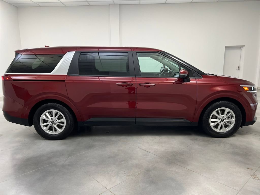 Used 2024 Kia Carnival LX image 8