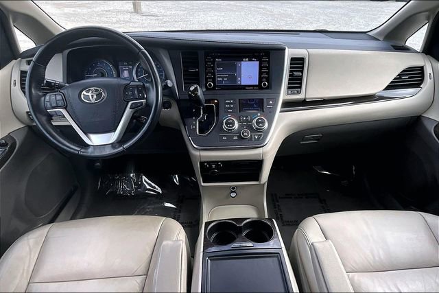 Used 2019 Toyota Sienna XLE w/ XLE Navigation Package image 15