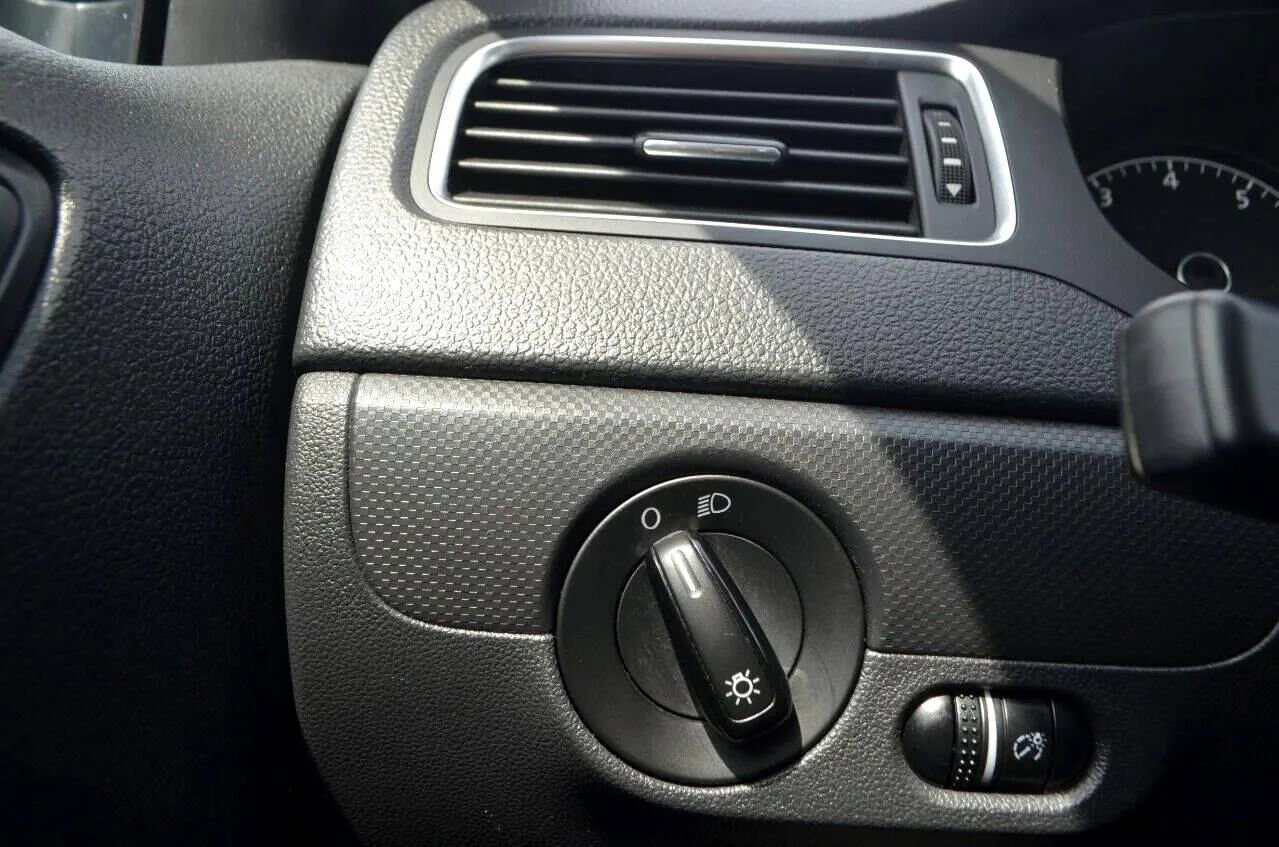 Used 2014 Volkswagen Jetta S image 36