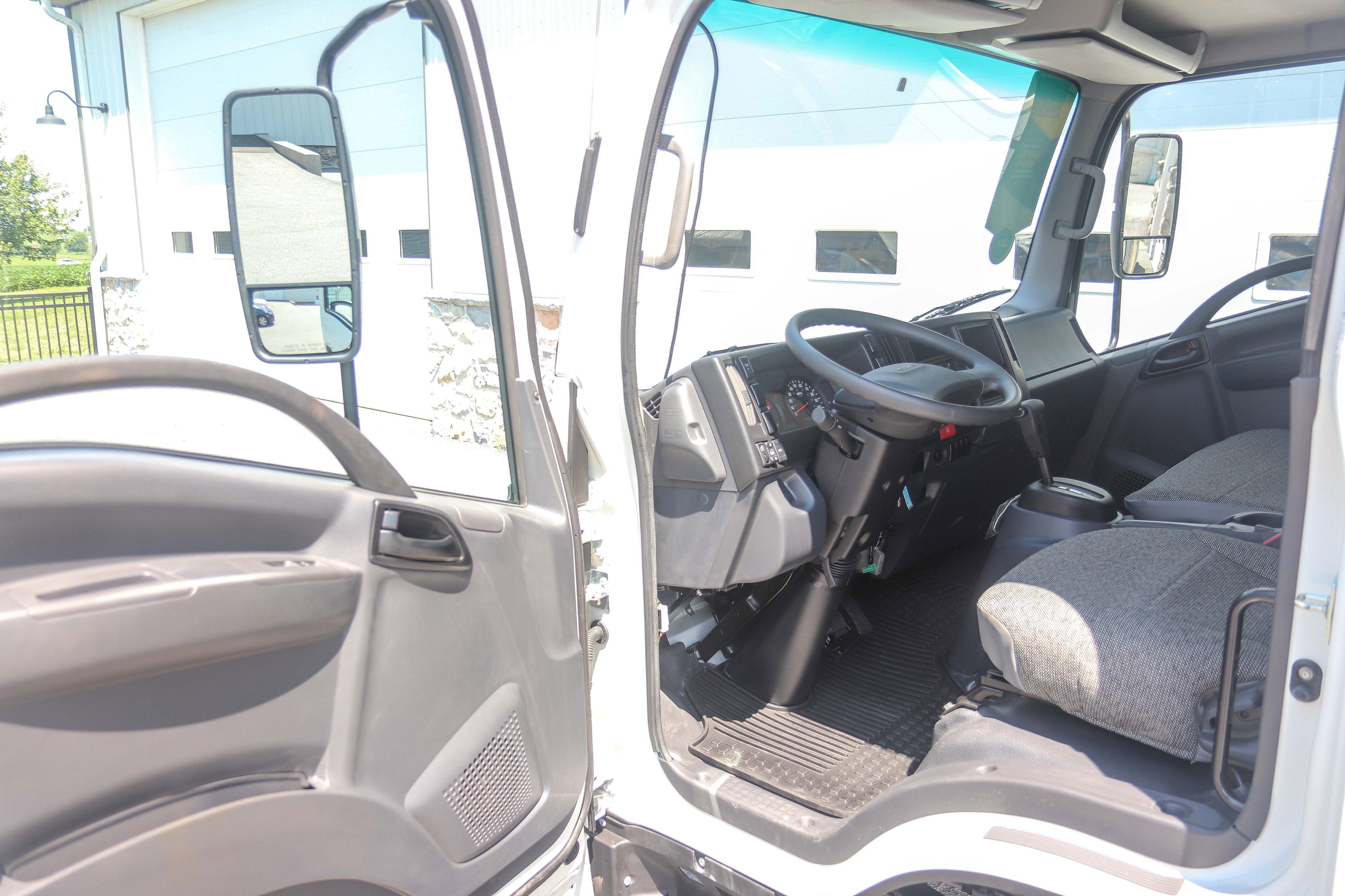 Used 2024 Isuzu NPR image 18