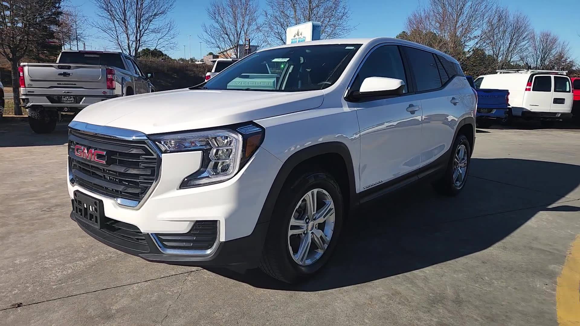 Used 2024 GMC Terrain SLE image 11