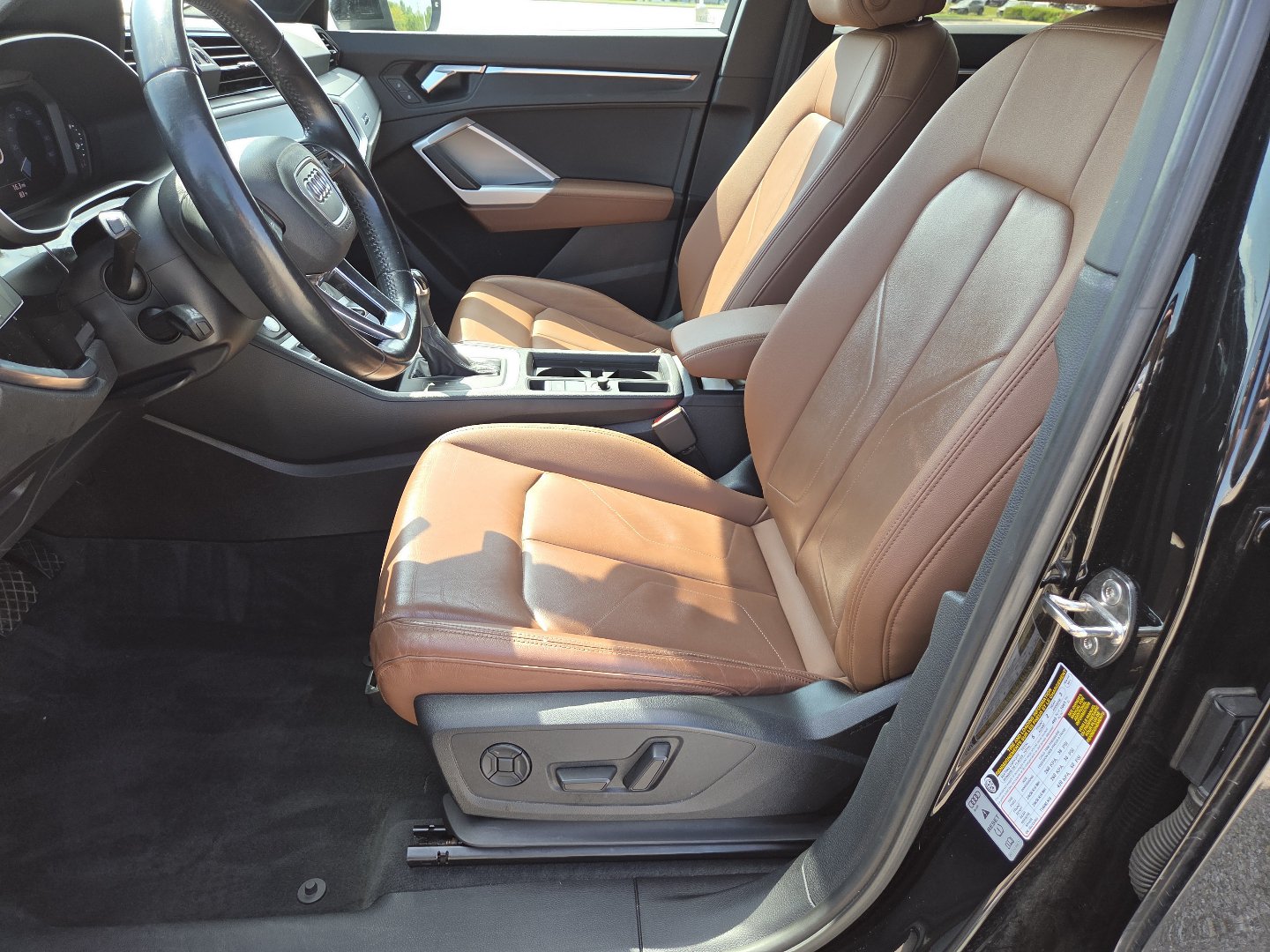 Used 2020 Audi Q3 2.0T Premium w/ Convenience Package AWD/4WD image 23