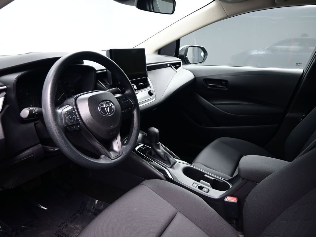 Used 2025 Toyota Corolla LE image 8