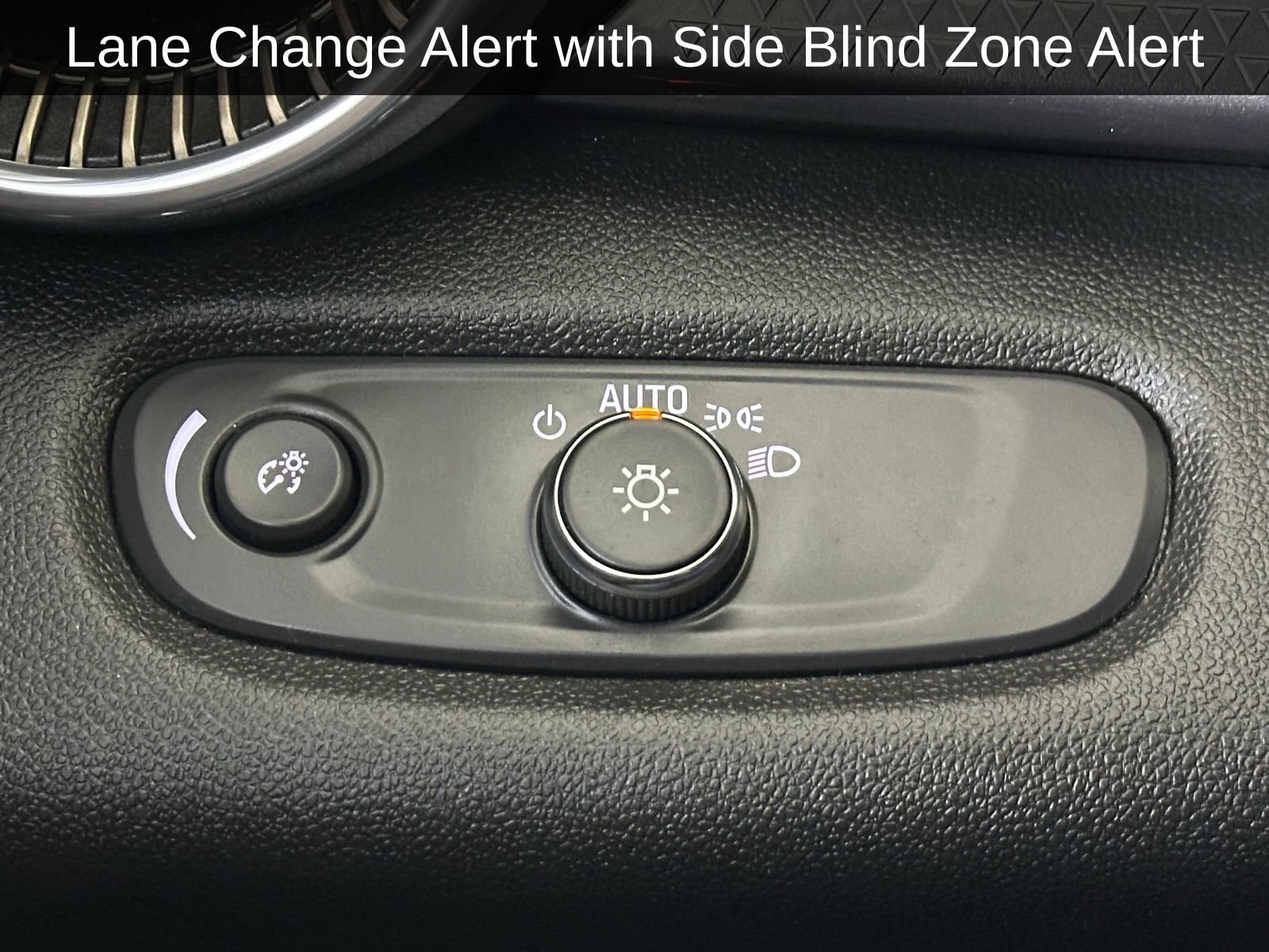Used 2025 Chevrolet Trax ACTIV w/ Sunroof Package FWD image 10